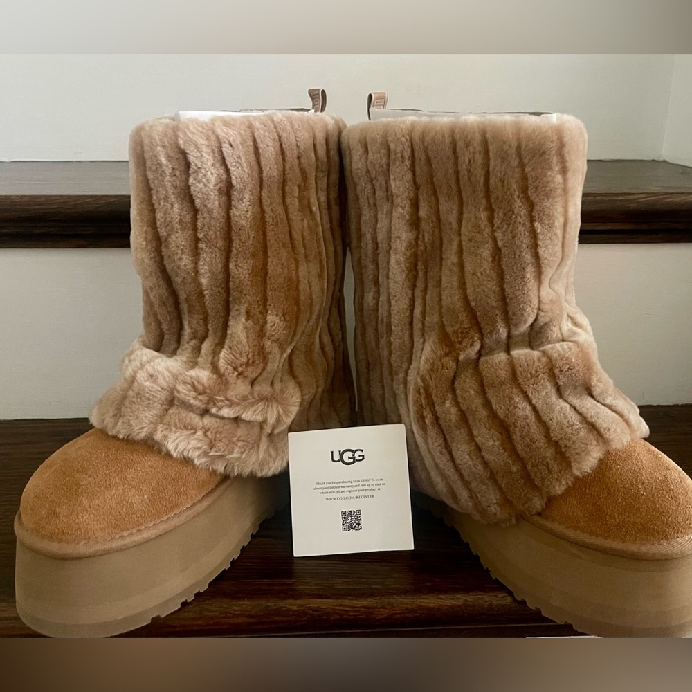 UGG Women’s size 6 Classic Short Sherpa Corduroy Boot, Chestnut Color